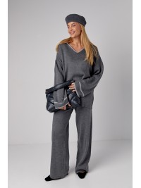 Жіночий костюм oversize з вільними штанами та кофтою-поло - темно-сірий