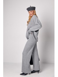 Жіночий костюм oversize у рубчик зі штанами палаццо - сірий