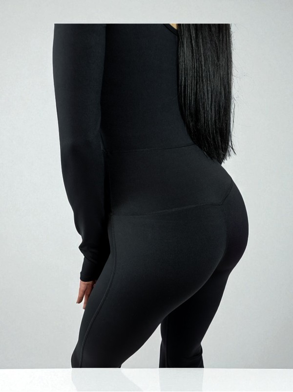 Capris Seamless Classic – боді-комбінезон з push-up, відкритою спиною та кльош-брюками (чорний) Capris Seamless Classic – боді-комбінезон з push-up, відкритою спиною та кльош-брюками (чорний)
