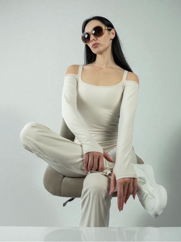 Capris Seamless White Elegance – боді-комбінезон з Push-Up, відкритою спиною та кльош-брюками (білий) Capris Seamless White Elegance – боді-комбінезон з Push-Up, відкритою спиною та кльош-брюками (білий)