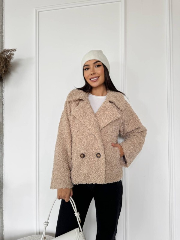 Жіноча коротка шуба з букле бежевого кольору 29805