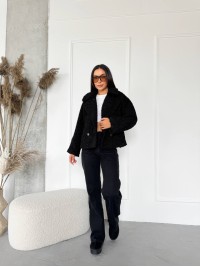 Жіноча коротка шуба з букле чорного кольору 29807