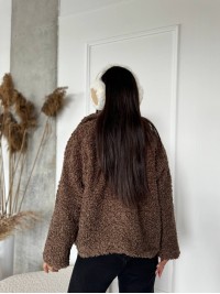 Жіноча коротка шуба з букле коричневого кольору 29808