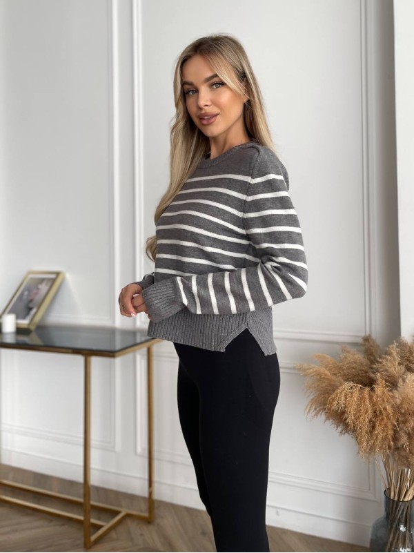 Жіночий короткий светр у смужку сірого кольору 29866
