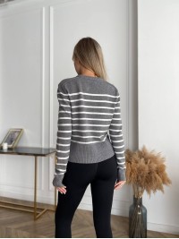 Жіночий короткий светр у смужку сірого кольору 29866