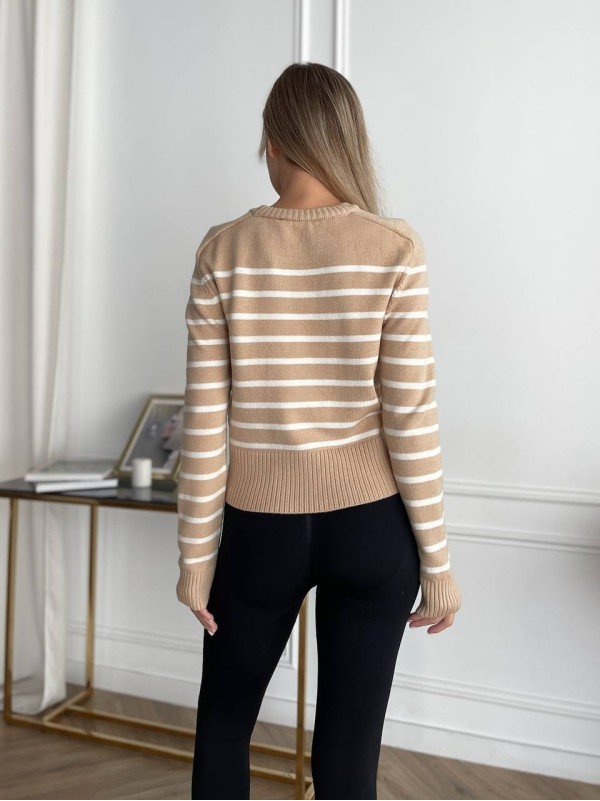 Жіночий короткий светр у смужку бежевого кольору 29868