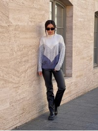 В'язаний жіночий светр з горлом сірого кольору 29888