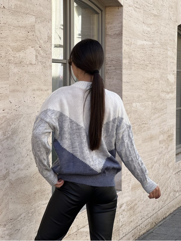 В'язаний жіночий светр з горлом сірого кольору 29888