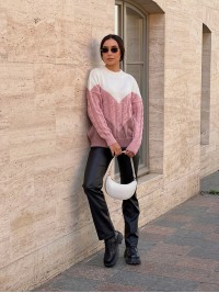 В'язаний жіночий светр з горлом пудрового кольору 29889