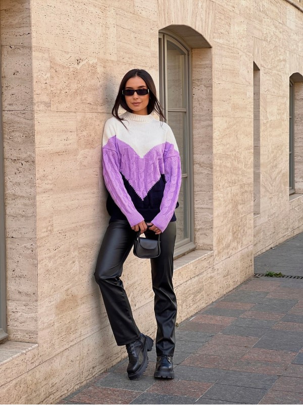 В'язаний жіночий светр з горлом бузкового кольору 29891