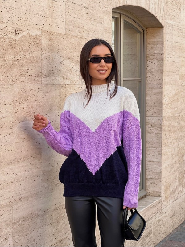 В'язаний жіночий светр з горлом бузкового кольору 29891