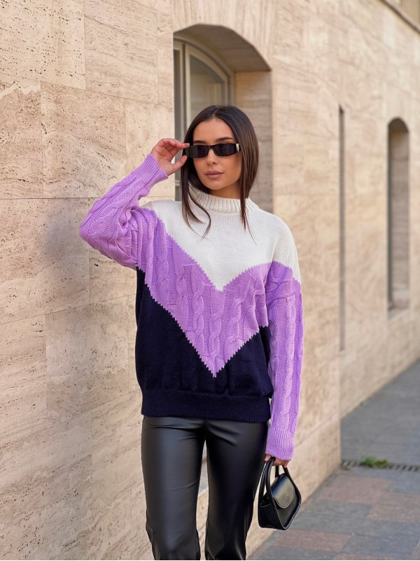 В'язаний жіночий светр з горлом бузкового кольору 29891