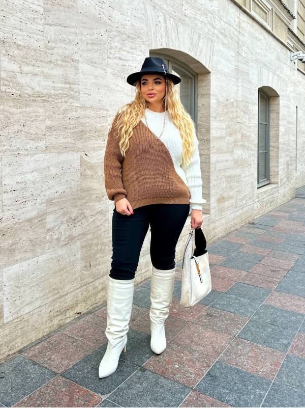 В'язаний жіночий светр кавового кольору 29896