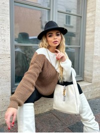 В'язаний жіночий светр кавового кольору 29896