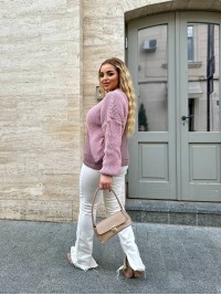 В'язаний жіночий светр пудрового кольору 29898