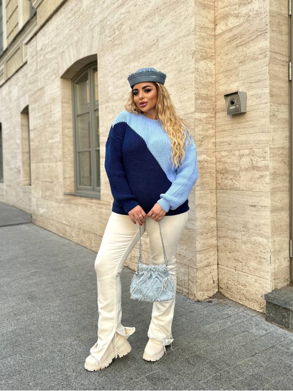 В'язаний жіночий светр синього кольору 29900