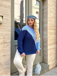 В'язаний жіночий светр синього кольору 29900