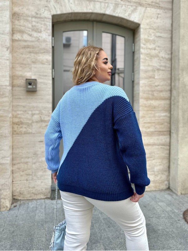 В'язаний жіночий светр синього кольору 29900