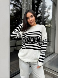 Подовжений жіночий светр із написом молочного кольору 29904