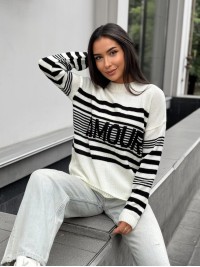 Подовжений жіночий светр із написом молочного кольору 29904