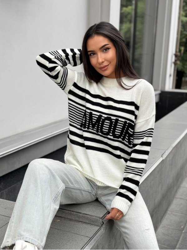 Подовжений жіночий светр із написом молочного кольору 29904