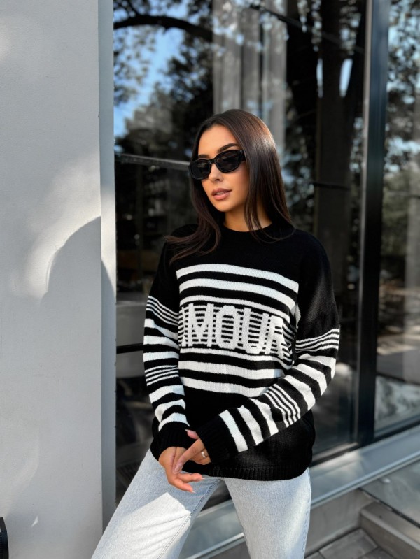 Подовжений жіночий светр із написом чорного кольору 29905