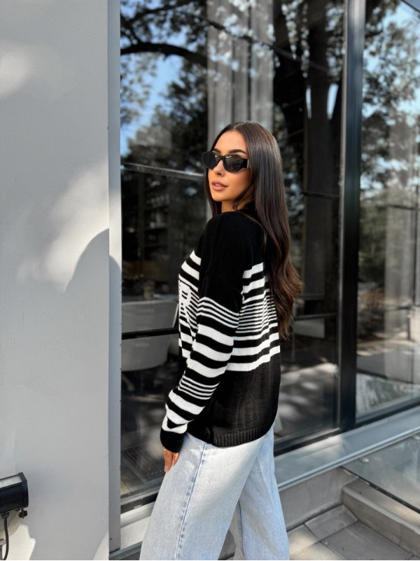 Подовжений жіночий светр із написом чорного кольору 29905