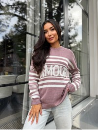 Подовжений жіночий светр із написом пудрового кольору 29906