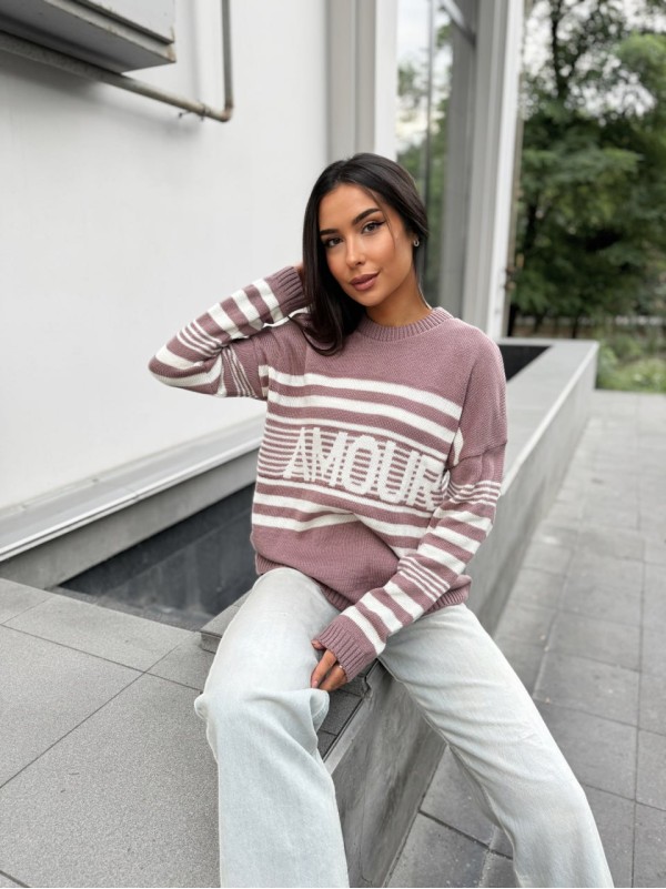 Подовжений жіночий светр із написом пудрового кольору 29906