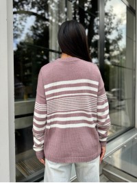 Подовжений жіночий светр із написом пудрового кольору 29906