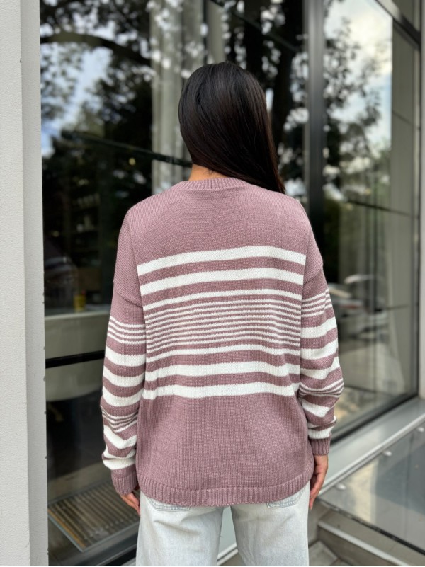 Подовжений жіночий светр із написом пудрового кольору 29906