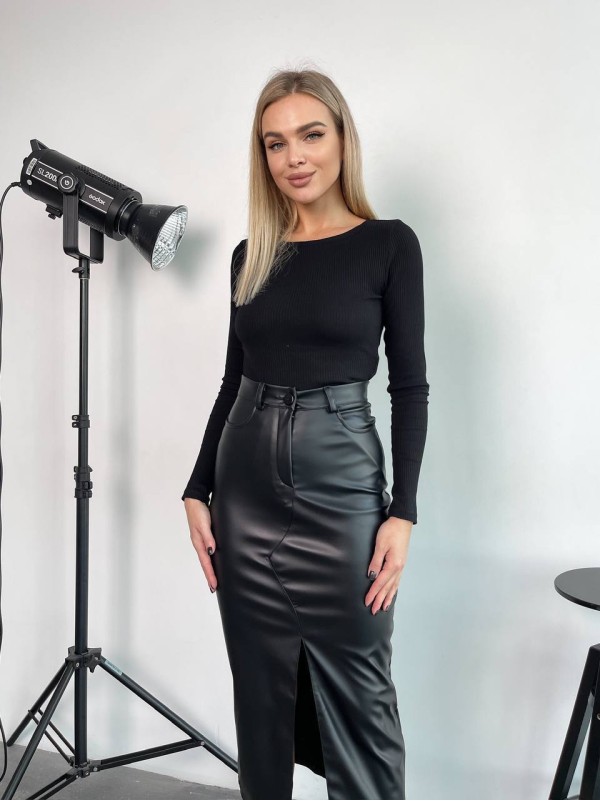 Жіноча спідниця з розрізом із еко-шкіри на флісі чорного кольору 29907