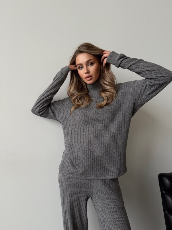 Жіночий в'язаний костюм сiрого кольору 29952