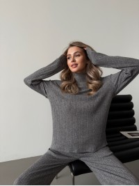 Жіночий в'язаний костюм сiрого кольору 29952