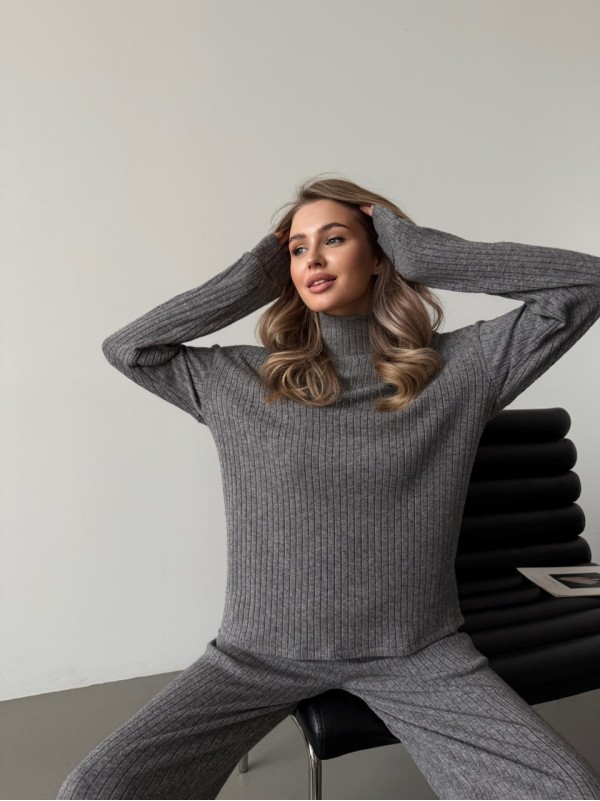 Жіночий в'язаний костюм сiрого кольору 29952