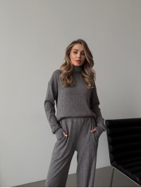 Жіночий в'язаний костюм сiрого кольору 29952