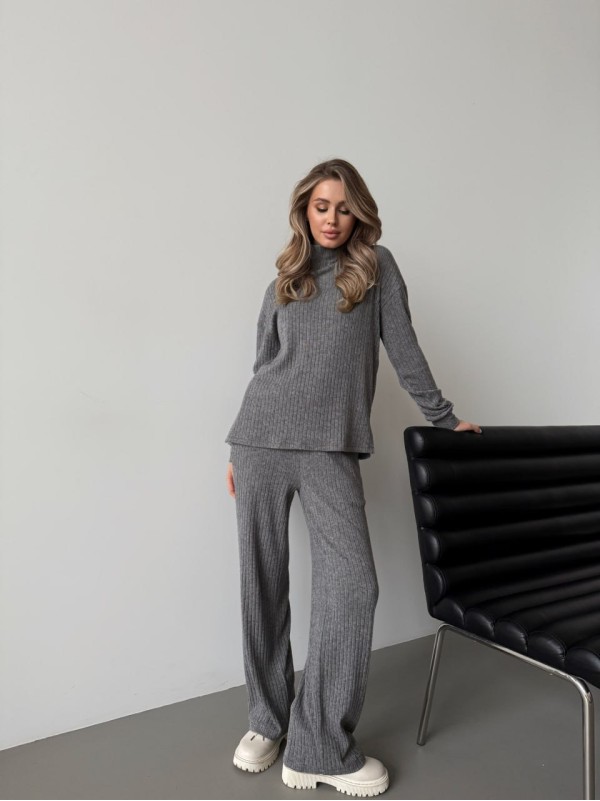 Жіночий в'язаний костюм сiрого кольору 29952