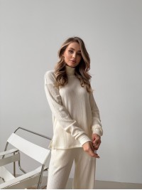 Жіночий в'язаний костюм молочного кольору 29953