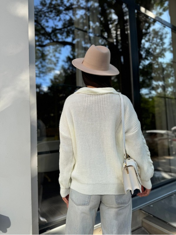 Жіноча кофта з відкладеним коміром молочного кольору 29958