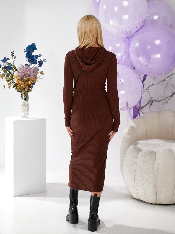 Довга сукня з капюшоном коричневого кольору 29998