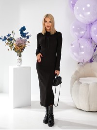 Довга сукня з капюшоном чорного кольору 29999