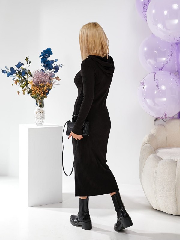 Довга сукня з капюшоном чорного кольору 29999