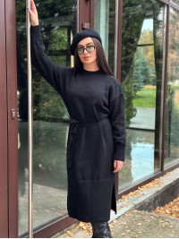 Тепла сукня з поясом чорного кольору 30081