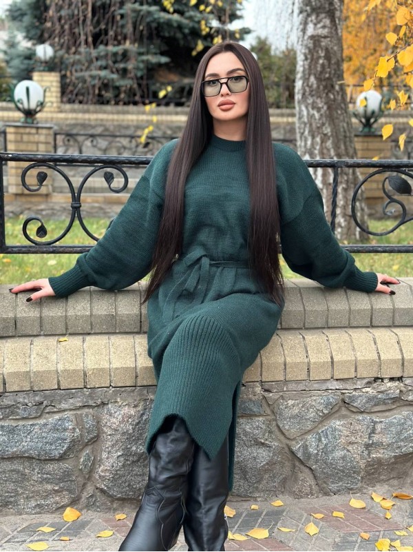 Тепла сукня з поясом смарагдового кольору 30083