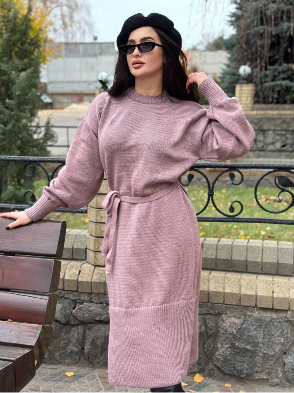Тепла сукня з поясом пудрового кольору 30085