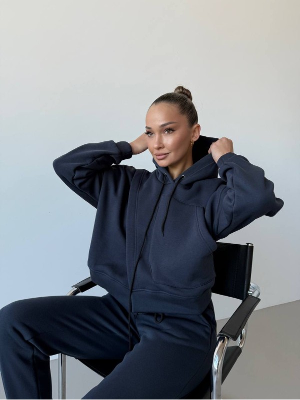 Жіночий спортивний костюм на флісі графітового кольору 30106