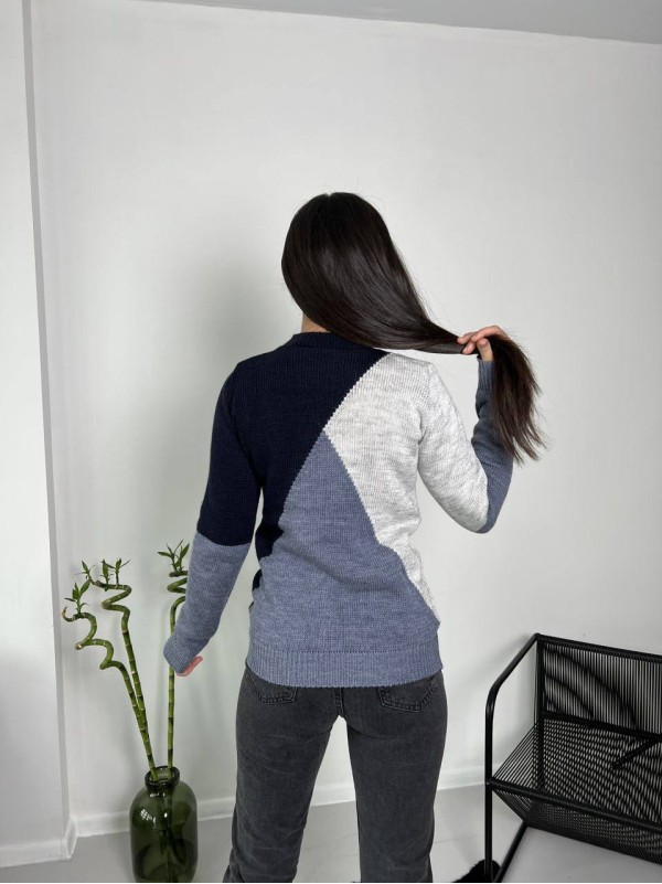 Жіночий вовняний светр синього кольору 30173