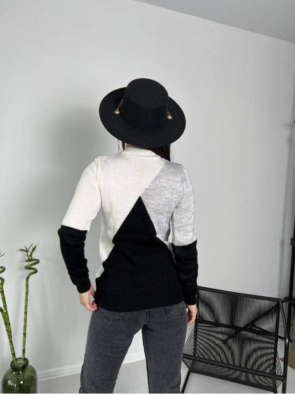 Жіночий вовняний светр молочно-чорного кольору 30175