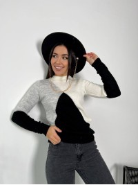 Жіночий вовняний светр молочно-чорного кольору 30175