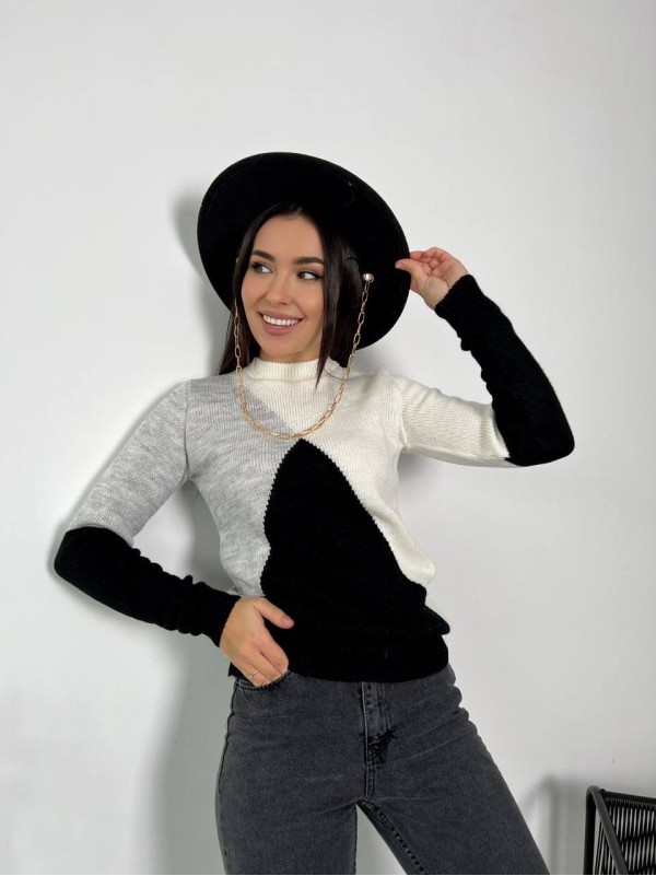 Жіночий вовняний светр молочно-чорного кольору 30175